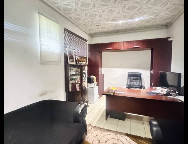 M² BUSINESS CENTRE FOR SALE IN WITBANK EXT 8